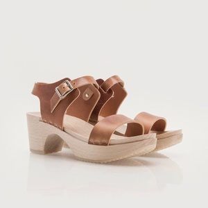 Zuzii Owen Harness Clogs